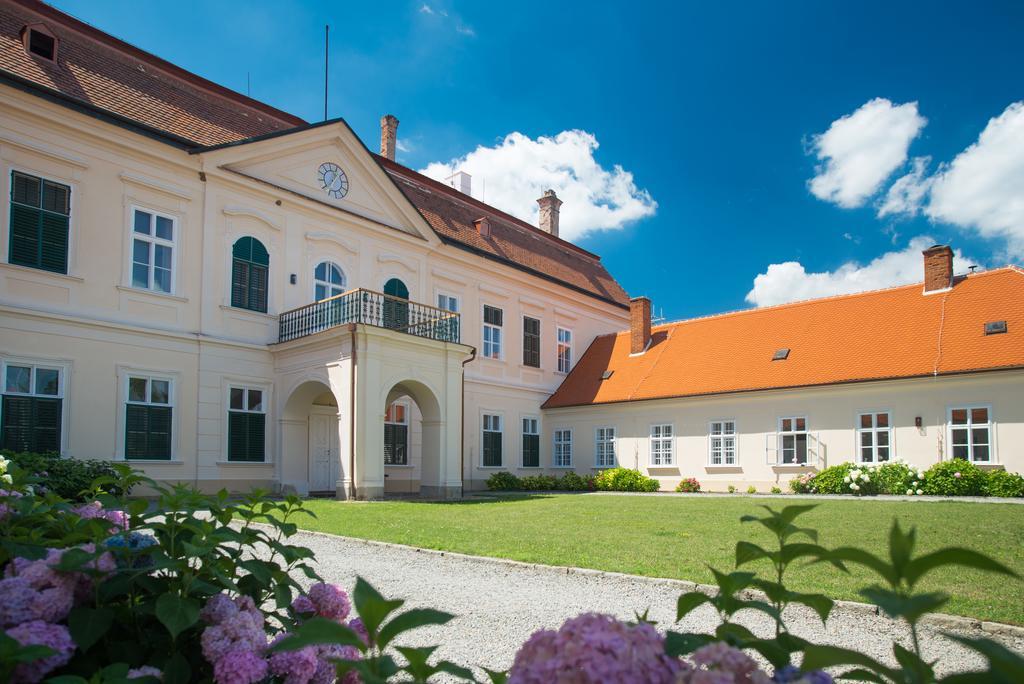 Hotel Zamek Dukovany Exterior foto