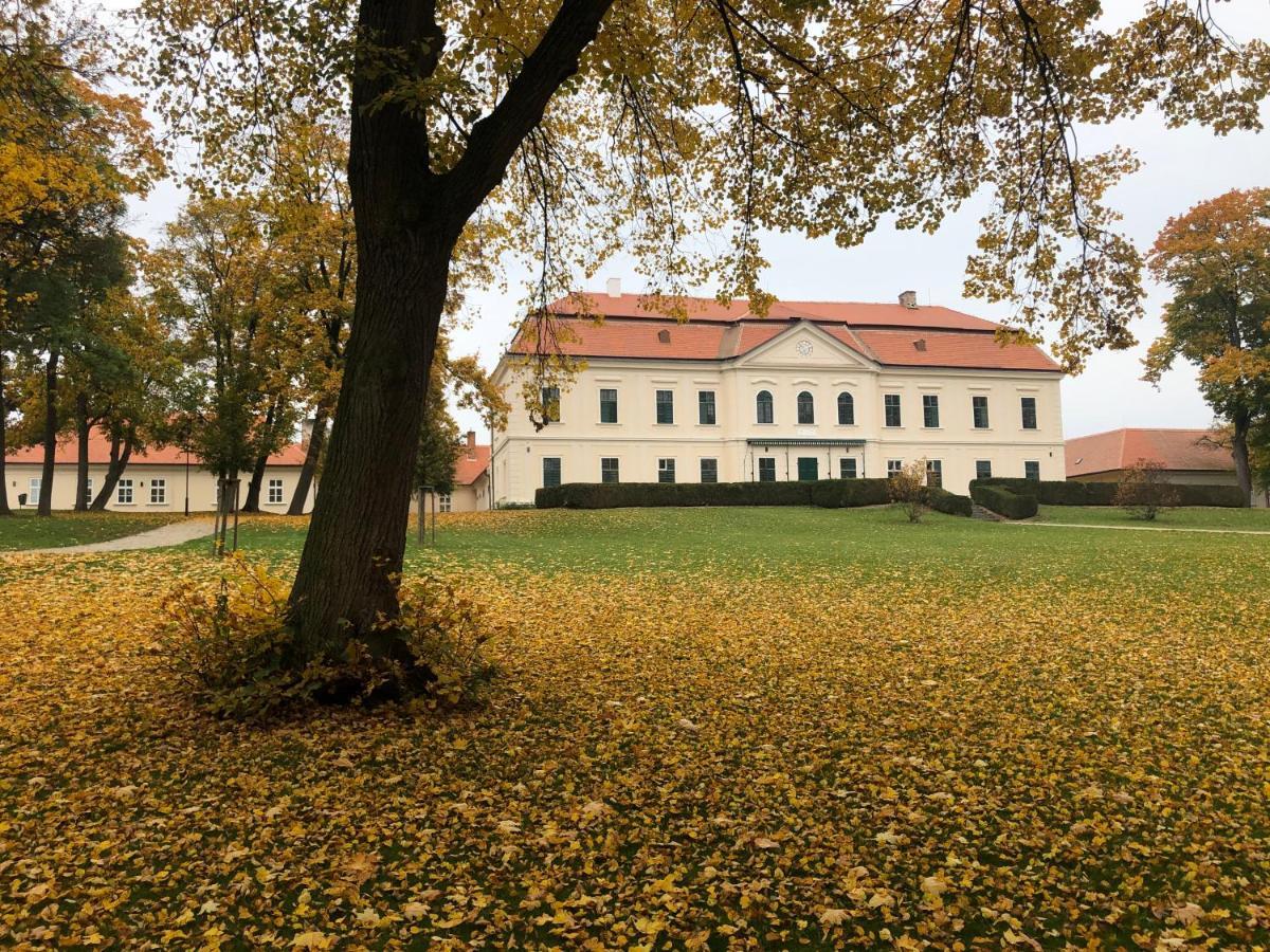 Hotel Zamek Dukovany Exterior foto